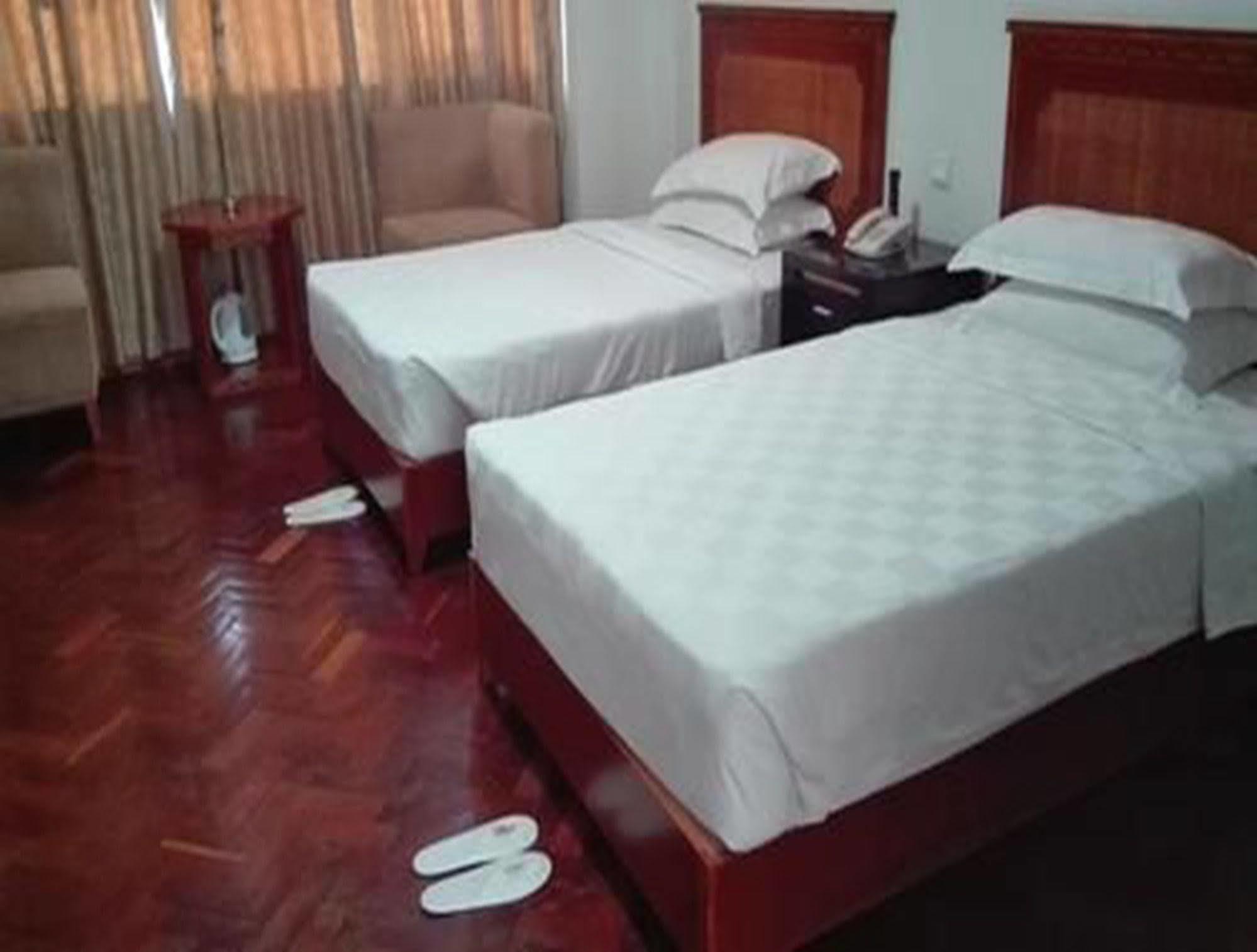 Myat Thinzar Hotel Oattara Thiri Luaran gambar